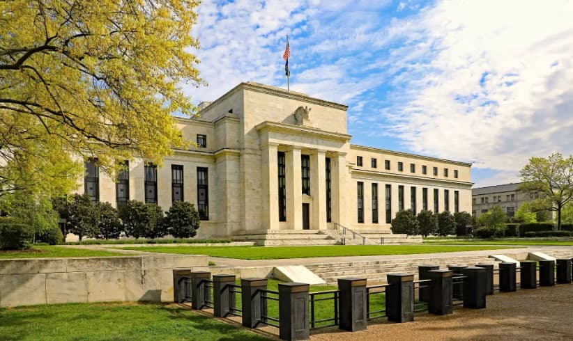 Fed’s Barr Signals Strict Stablecoin Enforcement Ahead of GENIUS Act Deadline