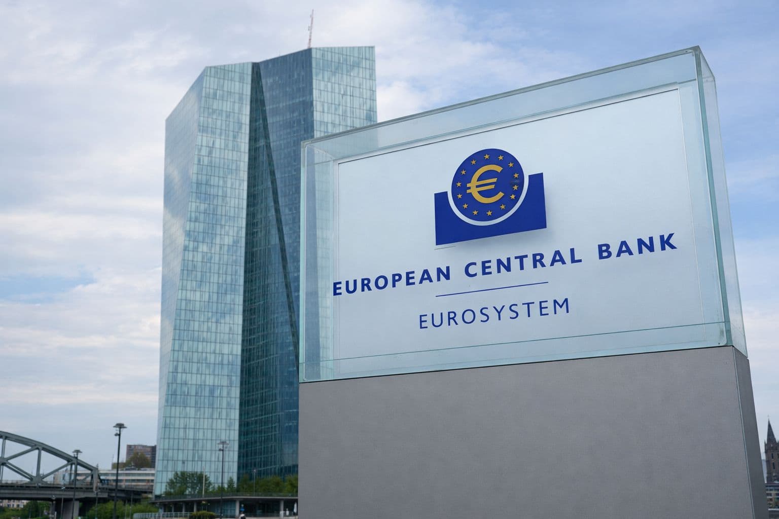 ECB Backs ESMA Crypto Supervision Push as EU Moves to Centralize MiCA Oversight