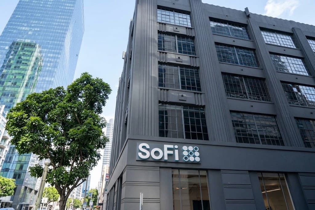 SoFi Becomes First National Bank to Launch Stablecoin Settlement