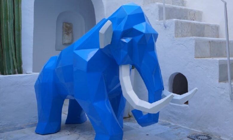 Tunisian Artist fills UAE with NFT sculptures