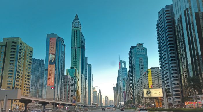 في الإمارات.. أول بنك يعلن دخوله عالم الميتافيرس