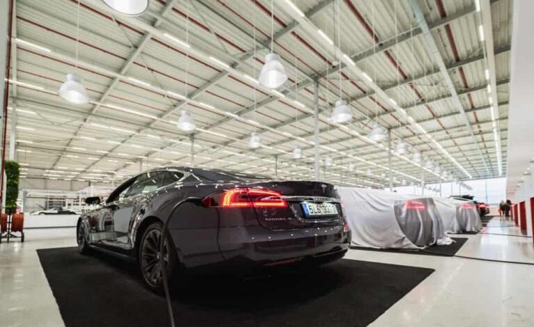 Tesla accounts for almost 60% of all EVs deliveries by 10 leading car makers in Q1, 2022