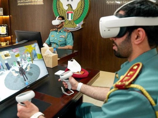 في خطوة فريدة من نوعها.. شرطة "عجمان" تبدأ الاجتماعات الإفتراضية في الميتافرس