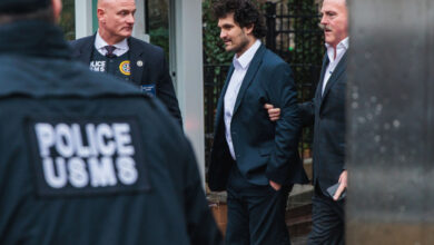 مؤسس FTX اقترض 546 مليون دولار من "ألاميدا" لشراء أسهم من "روبن هود"