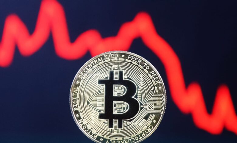 بعد أطول سلسلة مكاسب لها منذ عام 2021.. بيتكوين تعاود الهبوط!