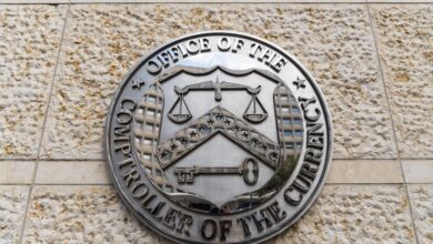 Former US OCC officials assert stablecoins potential to maintain the dollar global reserve currency status
