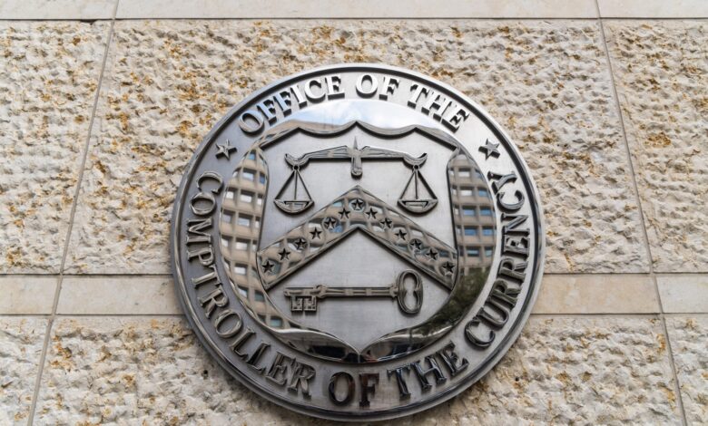 Former US OCC officials assert stablecoins potential to maintain the dollar global reserve currency status