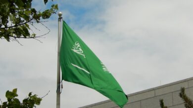 السعودية تحثّ على موازنة فوائد الذكاء الاصطناعي