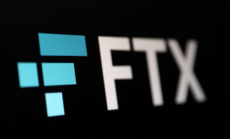 مدينو FTX ينافسون بانكمان فريد في شراء منصة "إمبيد"