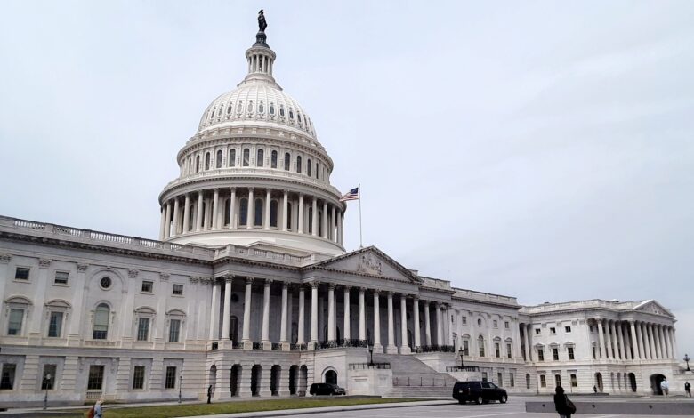 congress of the United States, WLF stablecoin Trump crypto ties, trump family crypto payout Elizabeth warren lawmakers letter SEC