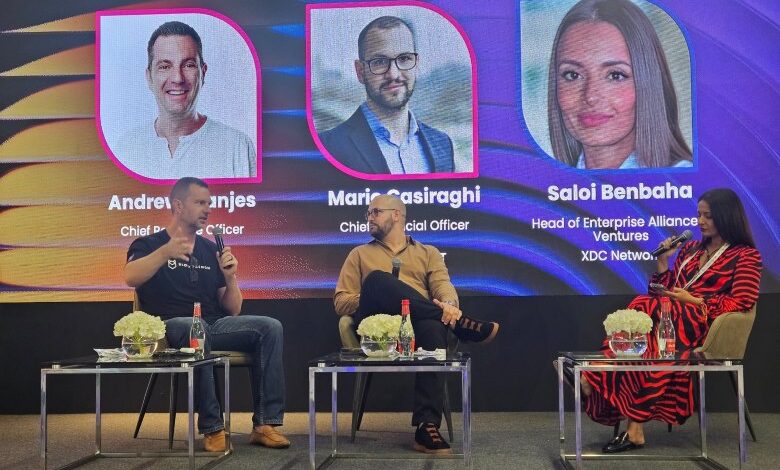 Image capturing the stage of discussion