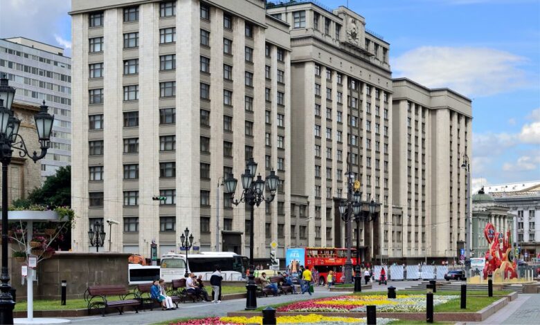 State Duma building in Moscow representing Russia’s regulatory stance on cryptocurrency payments.