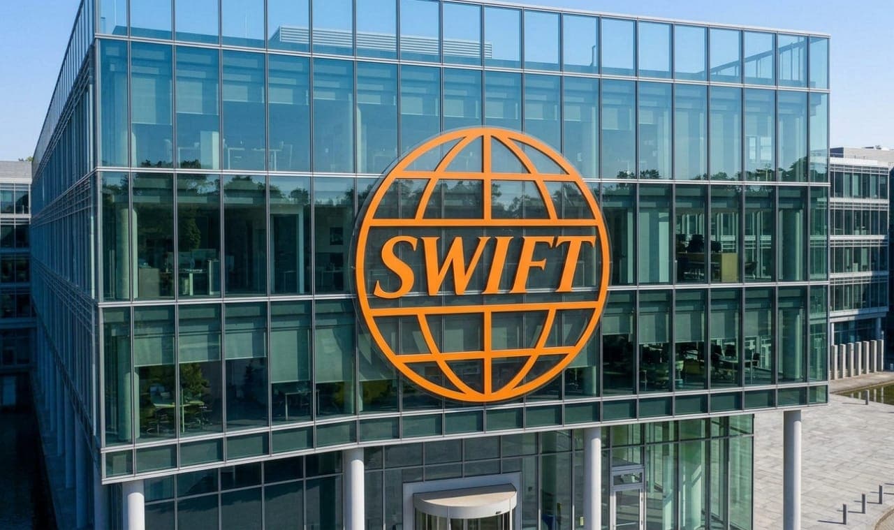 Swift Advances Blockchain Ledger for Tokenized Deposits, Targets Live Cross-Border Payments in 2026