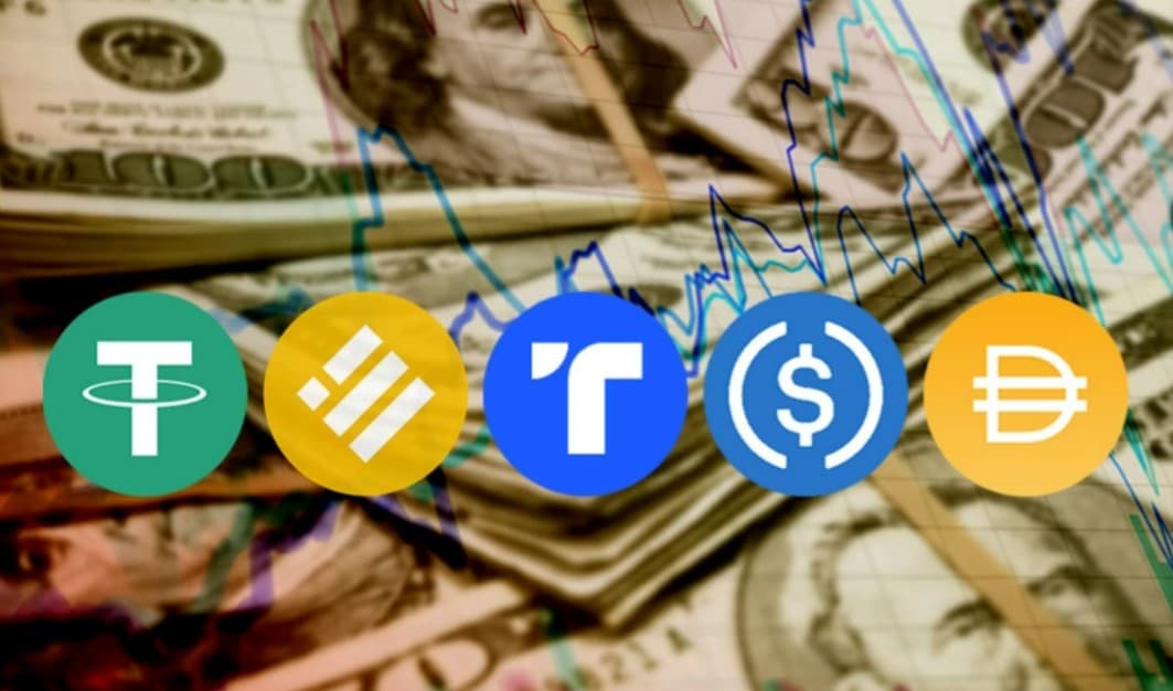 Stablecoin Market loses $7.7B as Blockchain Transactions Hit Record Highs